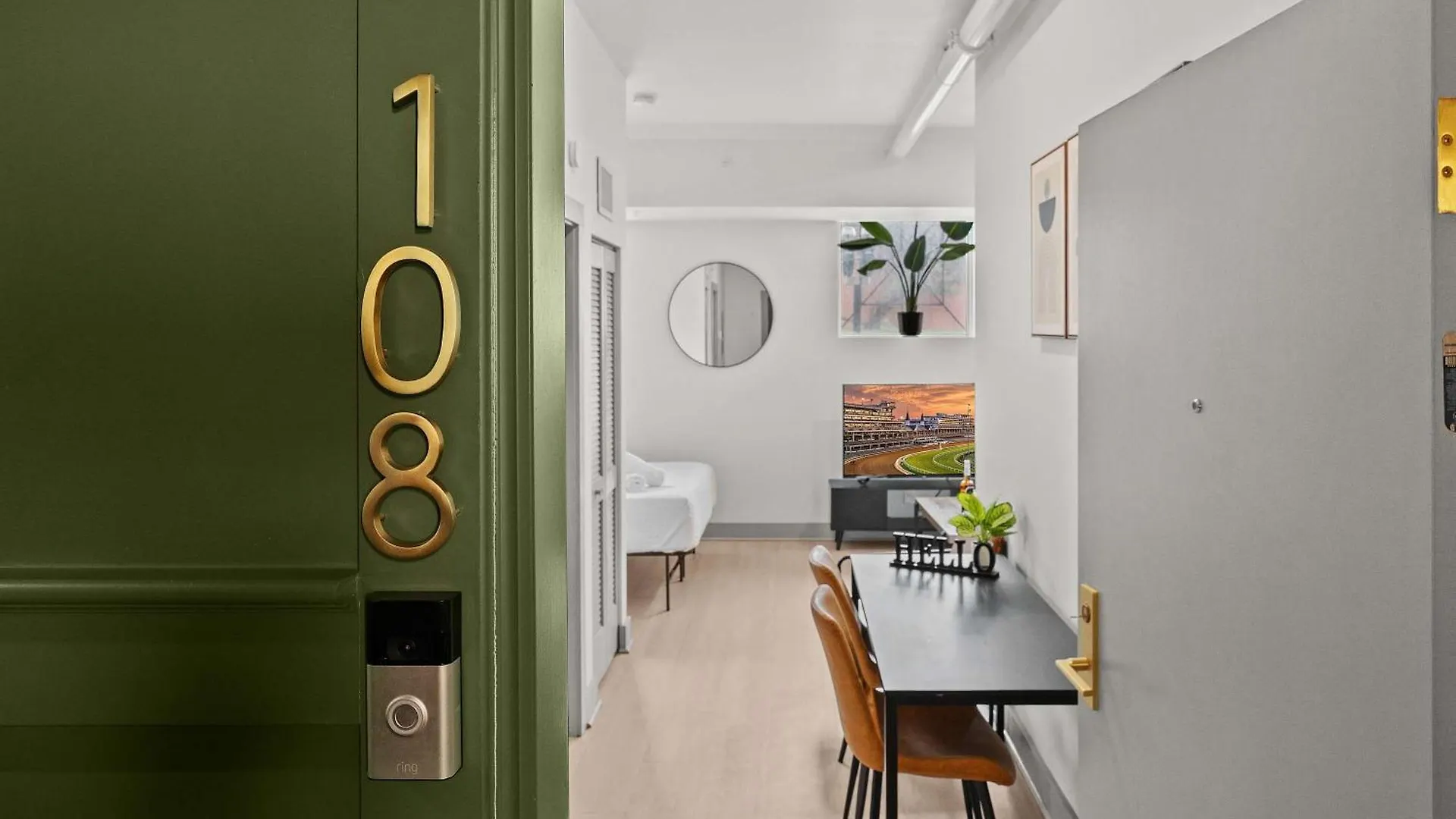 Апартаменты Bright And Modern Studio In Louisville # 108
