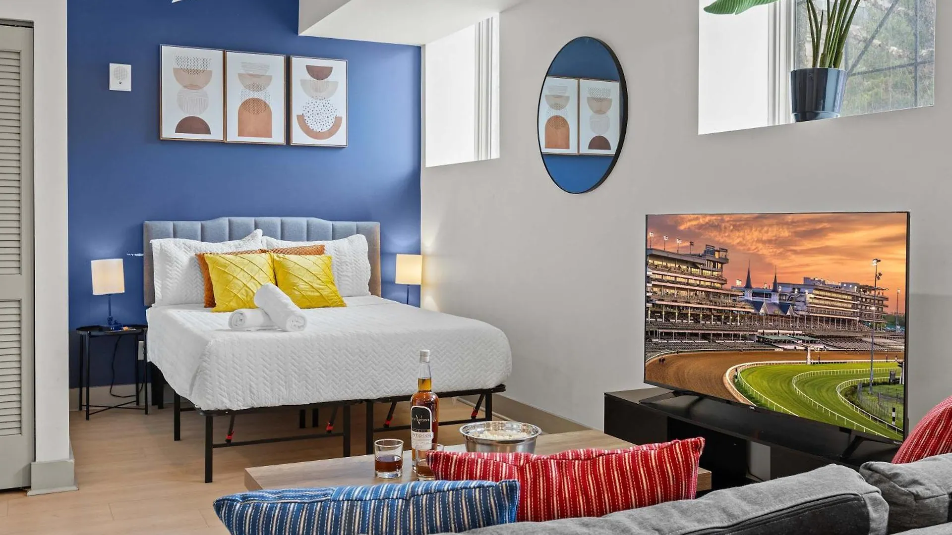 Bright And Modern Studio In Louisville # 108