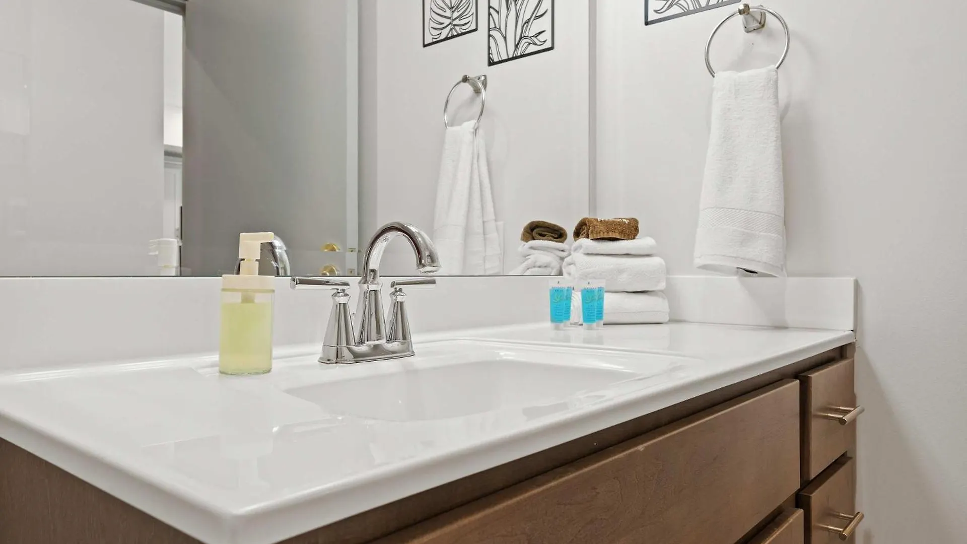Апартаменты Bright And Modern Studio In Louisville # 108